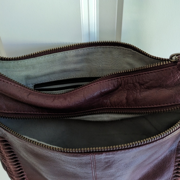 🎀 2/$15 Day & Mood Burgundy Leather Crossbody Purse - Picture 4 of 13